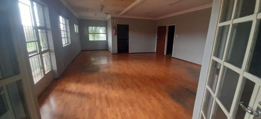 10 Bedroom Property for Sale in Bredell Gauteng