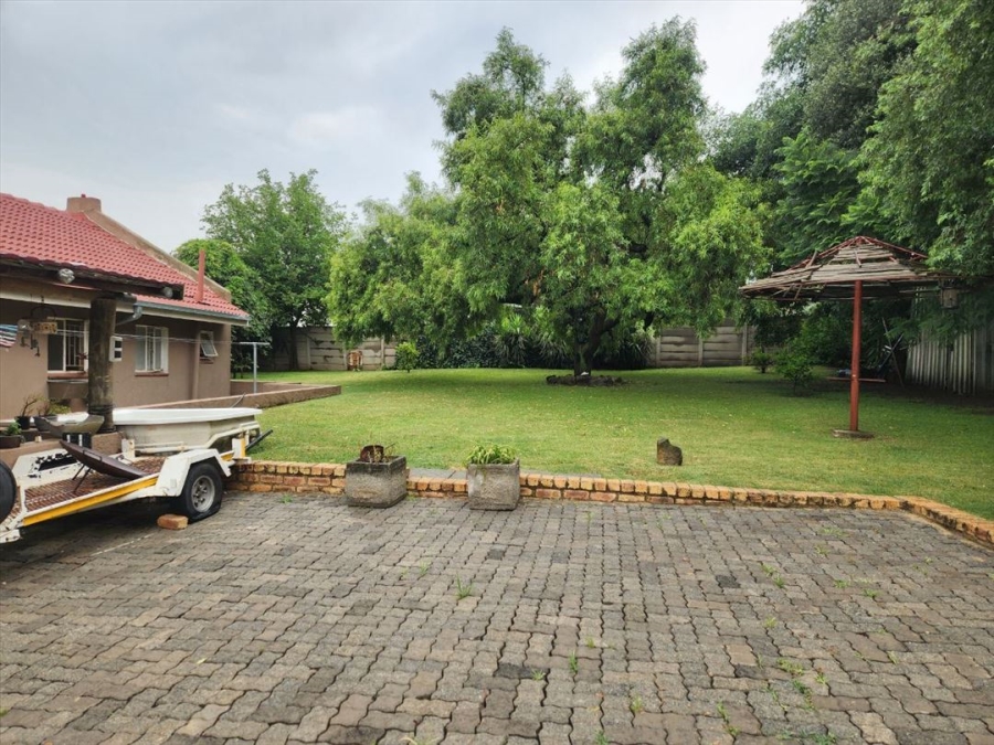 4 Bedroom Property for Sale in Esther Park Gauteng