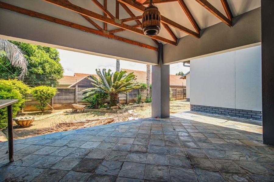4 Bedroom Property for Sale in Glen Marais Gauteng