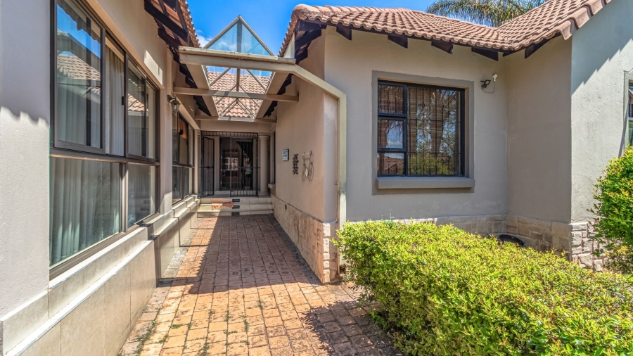 4 Bedroom Property for Sale in Greenstone Hill Gauteng