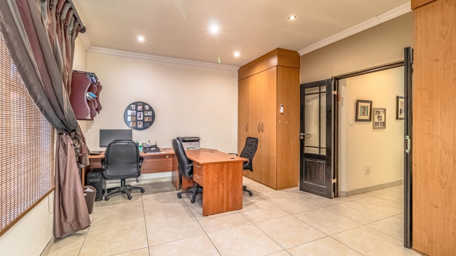 4 Bedroom Property for Sale in Greenstone Hill Gauteng