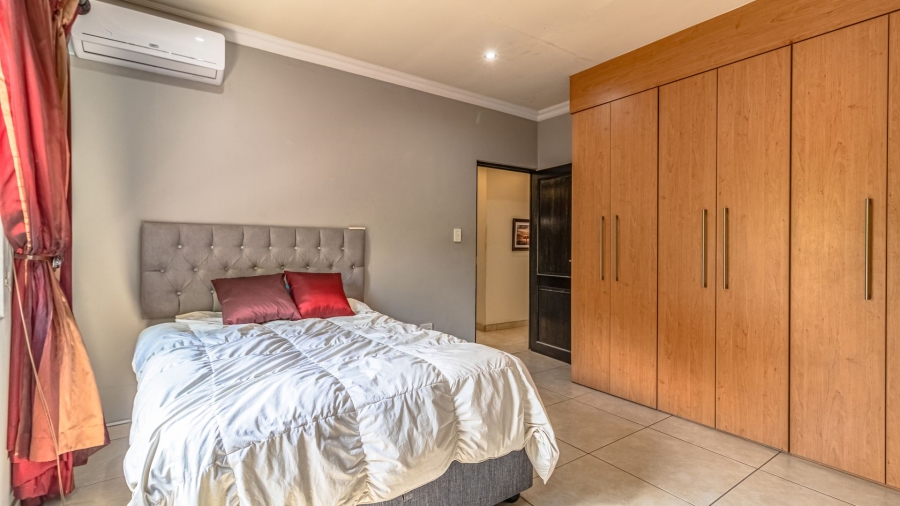 4 Bedroom Property for Sale in Greenstone Hill Gauteng