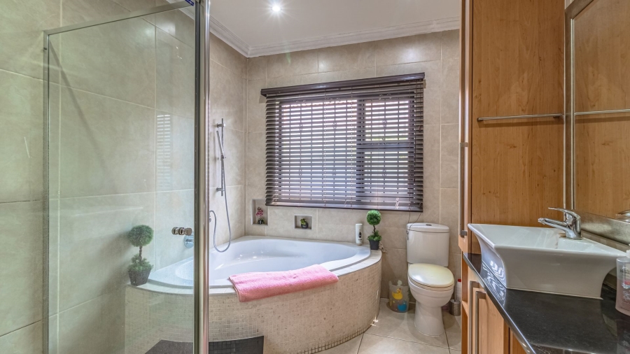 4 Bedroom Property for Sale in Greenstone Hill Gauteng