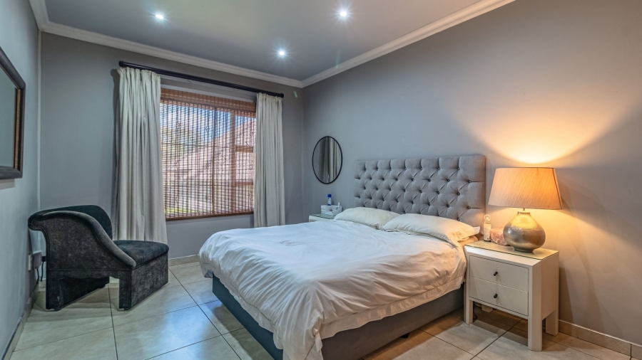 4 Bedroom Property for Sale in Greenstone Hill Gauteng