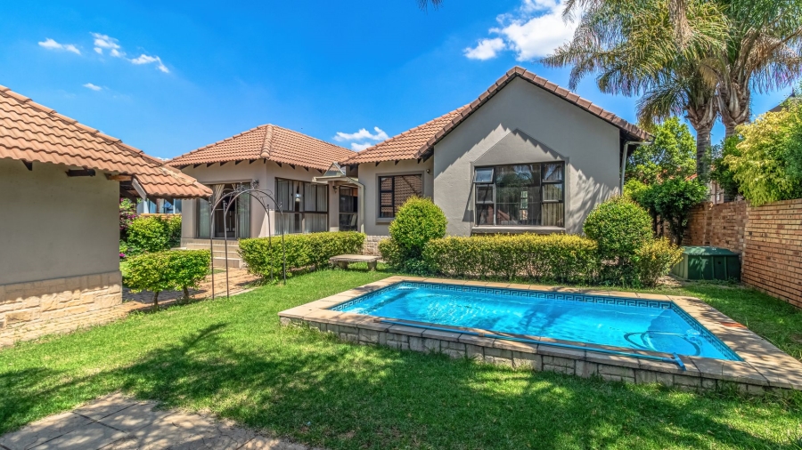 4 Bedroom Property for Sale in Greenstone Hill Gauteng