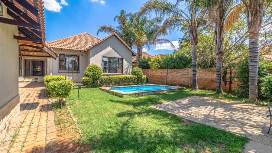 4 Bedroom Property for Sale in Greenstone Hill Gauteng