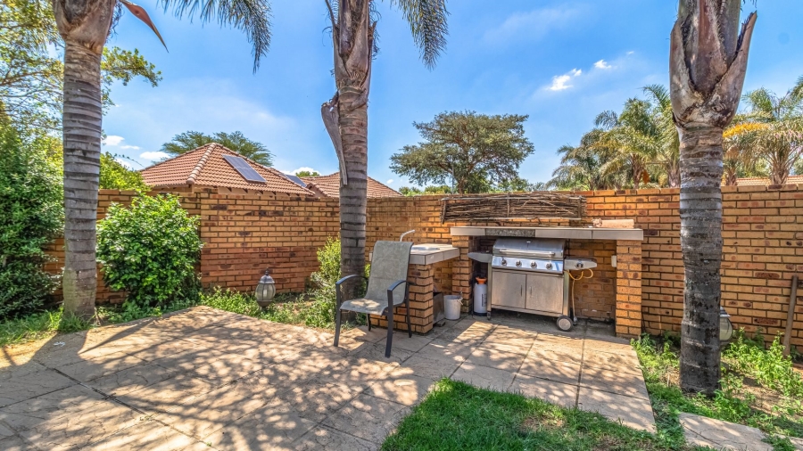 4 Bedroom Property for Sale in Greenstone Hill Gauteng