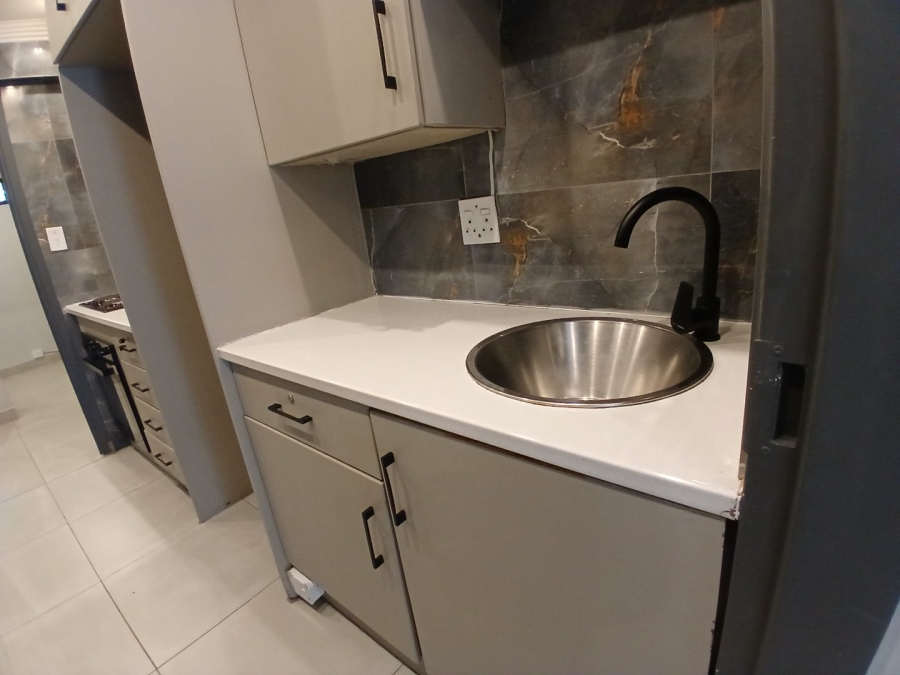 To Let 1 Bedroom Property for Rent in Houghton Estate Gauteng