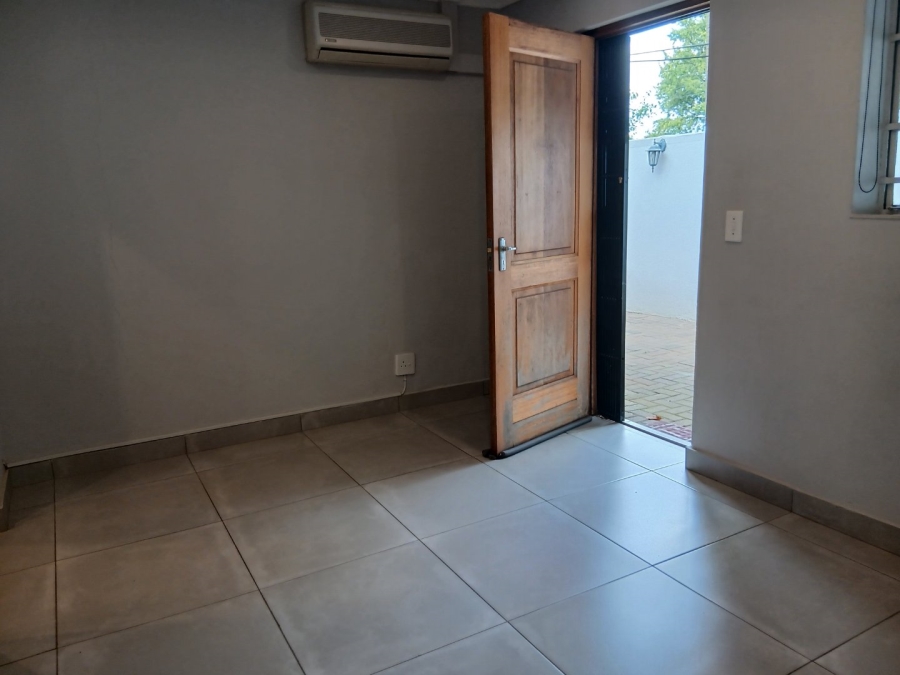 To Let 1 Bedroom Property for Rent in Houghton Estate Gauteng
