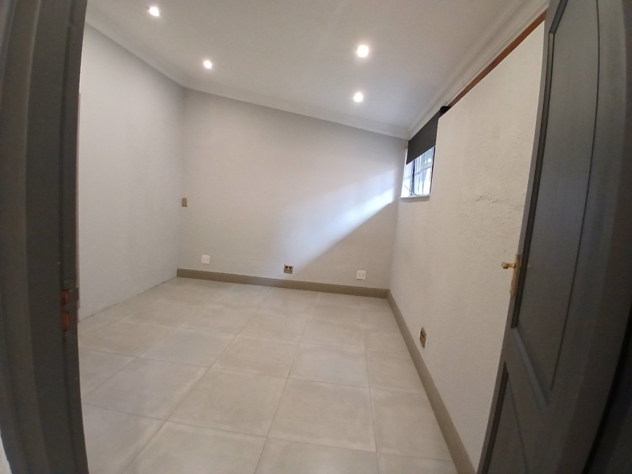 To Let 1 Bedroom Property for Rent in Houghton Estate Gauteng