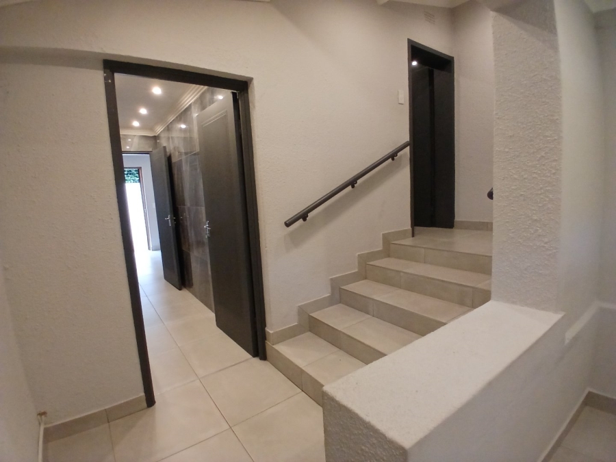 To Let 1 Bedroom Property for Rent in Houghton Estate Gauteng