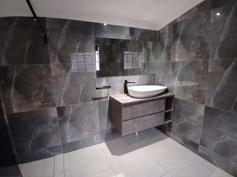 To Let 1 Bedroom Property for Rent in Houghton Estate Gauteng