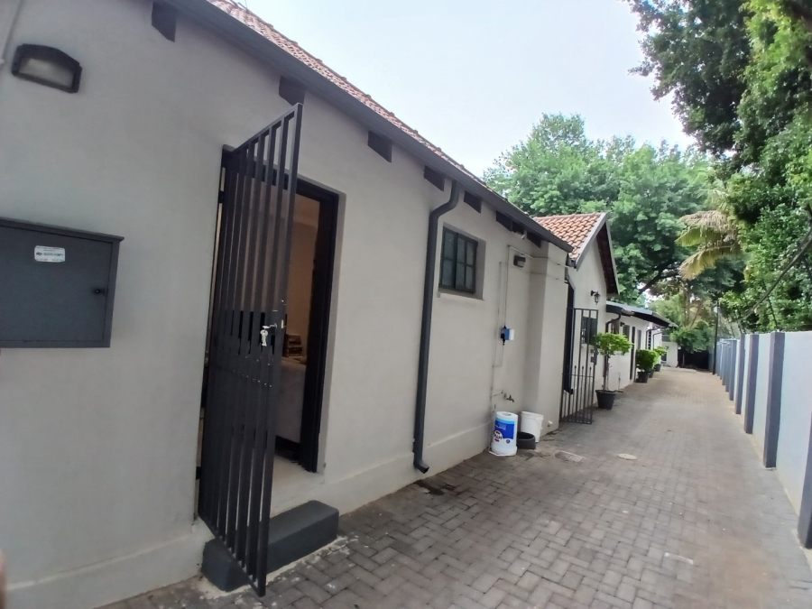 To Let 1 Bedroom Property for Rent in Houghton Estate Gauteng
