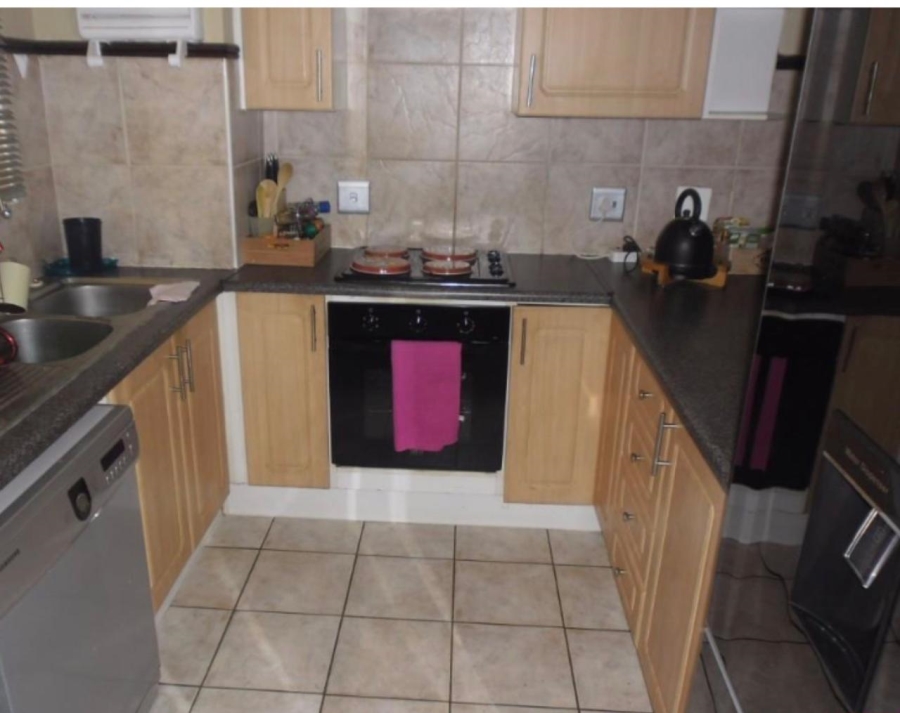  Bedroom Property for Sale in Die Hoewes Gauteng