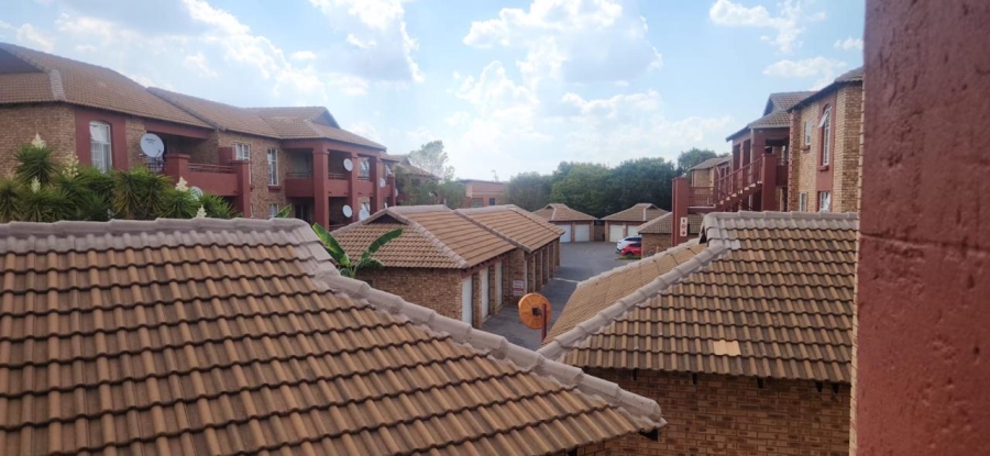 Bedroom Property for Sale in Die Hoewes Gauteng