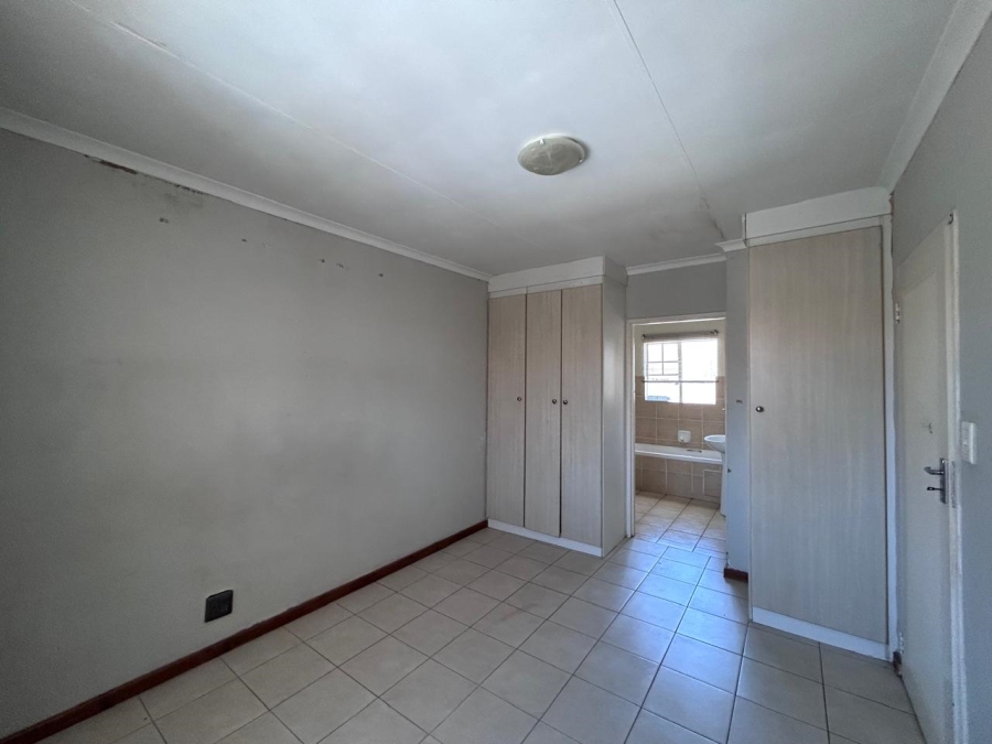 2 Bedroom Property for Sale in Noordwyk Gauteng