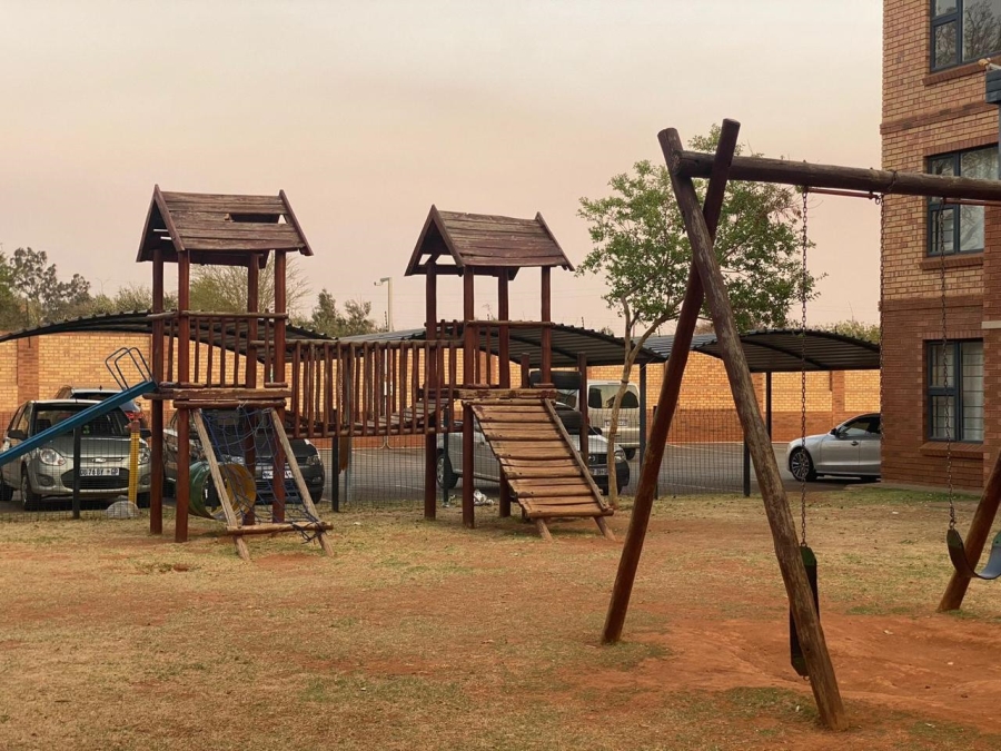 To Let 2 Bedroom Property for Rent in Olympus AH Gauteng