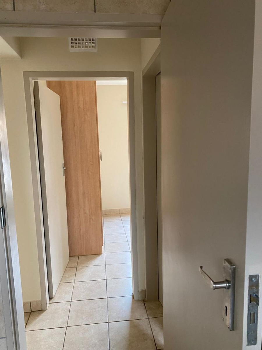 To Let 2 Bedroom Property for Rent in Olympus AH Gauteng