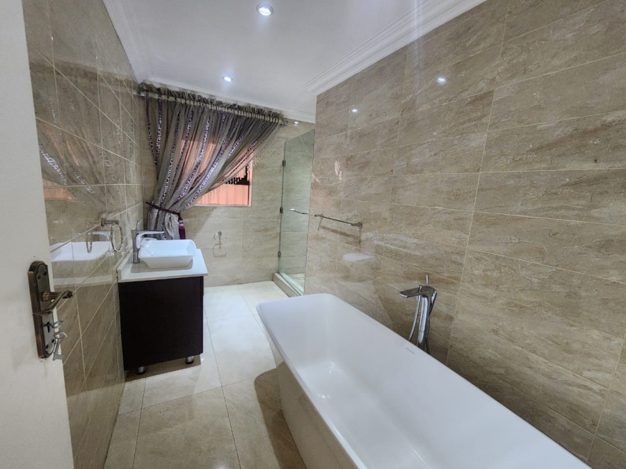 To Let 3 Bedroom Property for Rent in Glenanda Gauteng