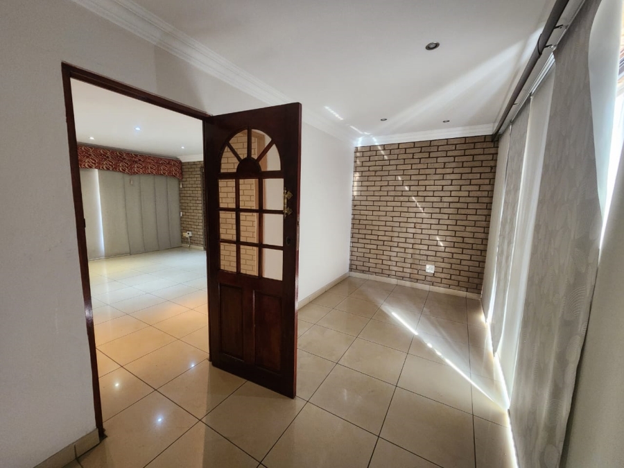 To Let 3 Bedroom Property for Rent in Glenanda Gauteng