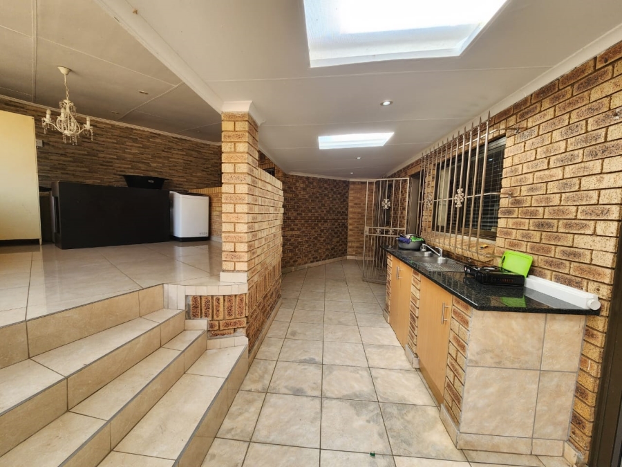 To Let 3 Bedroom Property for Rent in Glenanda Gauteng