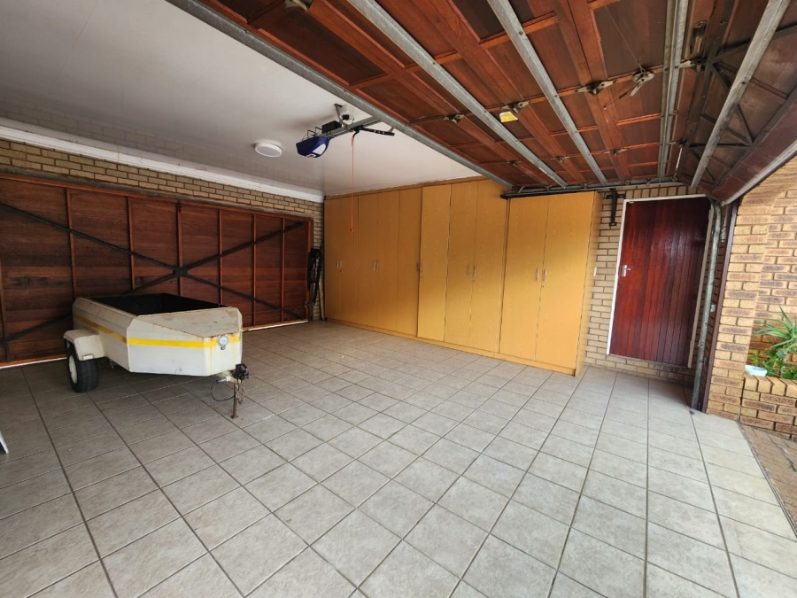 To Let 3 Bedroom Property for Rent in Glenanda Gauteng