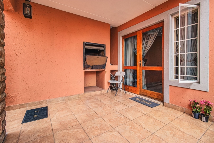 3 Bedroom Property for Sale in Glen Marais Gauteng