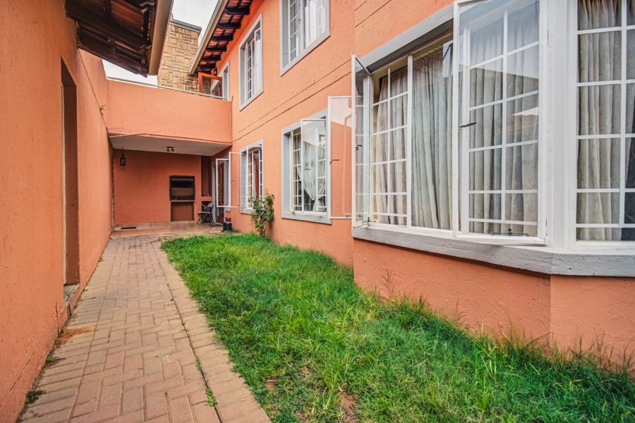 3 Bedroom Property for Sale in Glen Marais Gauteng