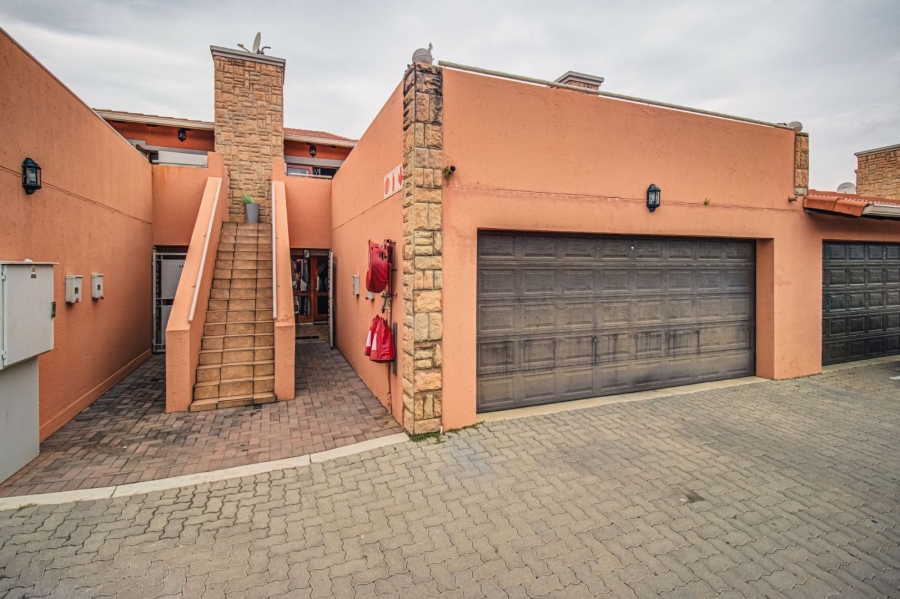 3 Bedroom Property for Sale in Glen Marais Gauteng