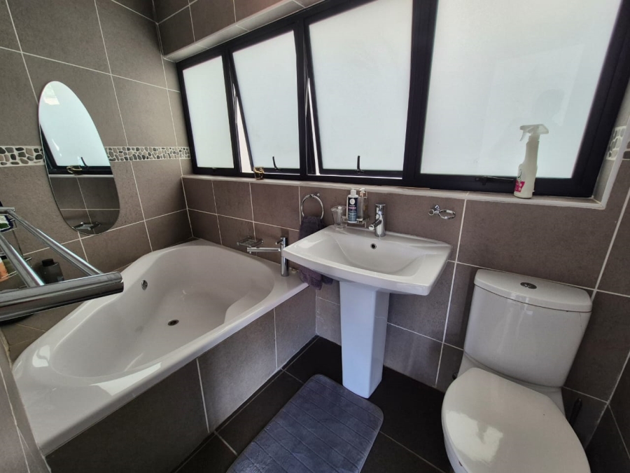 2 Bedroom Property for Sale in Bassonia Gauteng