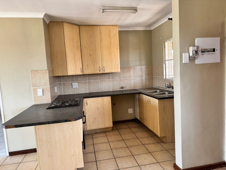 To Let 2 Bedroom Property for Rent in Noordwyk Gauteng