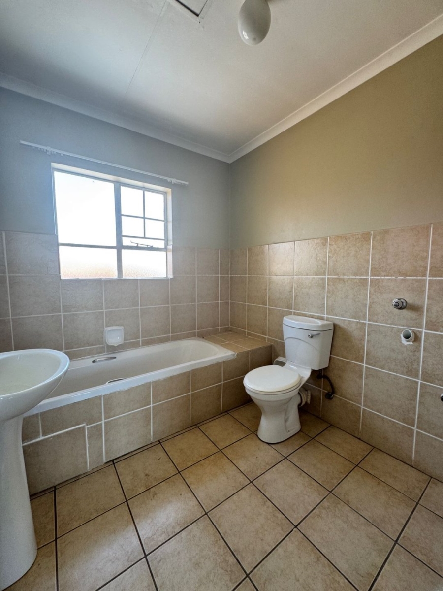 To Let 2 Bedroom Property for Rent in Noordwyk Gauteng