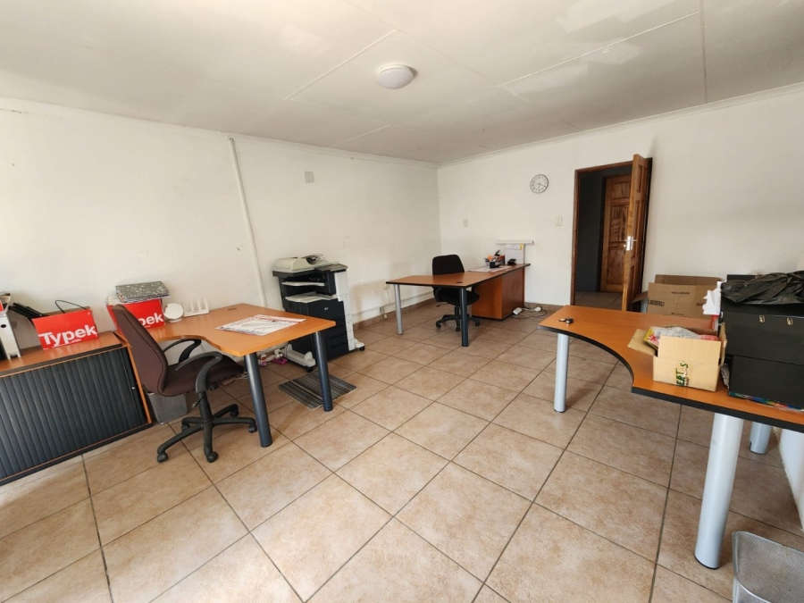 To Let commercial Property for Rent in Mondeor Gauteng