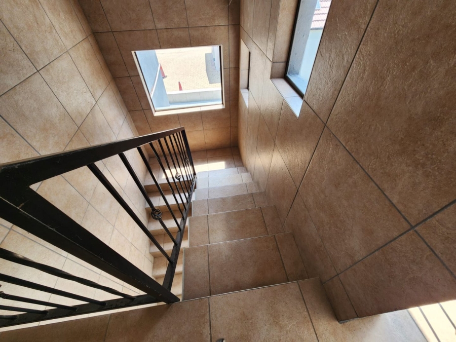 To Let commercial Property for Rent in Mondeor Gauteng