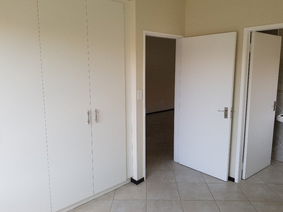 To Let 2 Bedroom Property for Rent in Goedeburg Gauteng