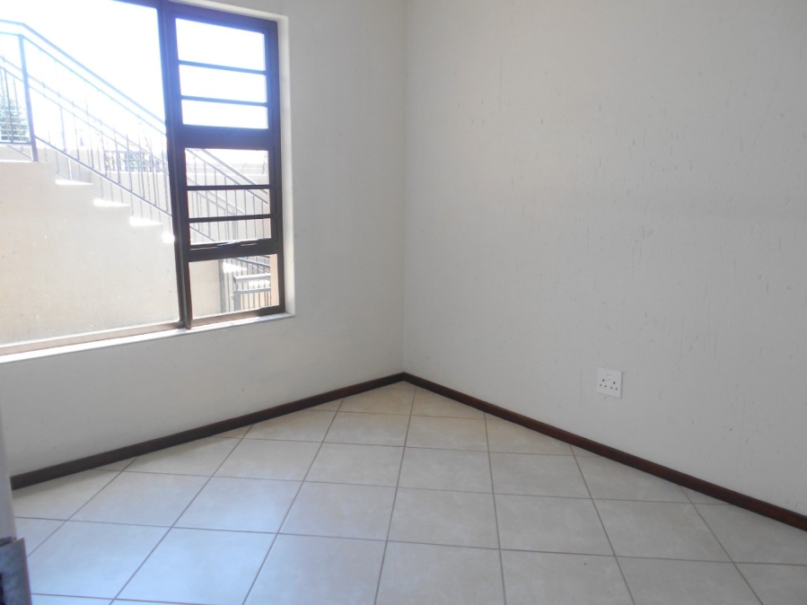 To Let 2 Bedroom Property for Rent in Goedeburg Gauteng