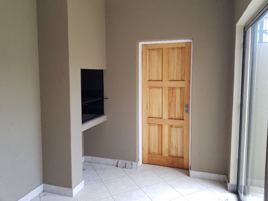 To Let 2 Bedroom Property for Rent in Goedeburg Gauteng