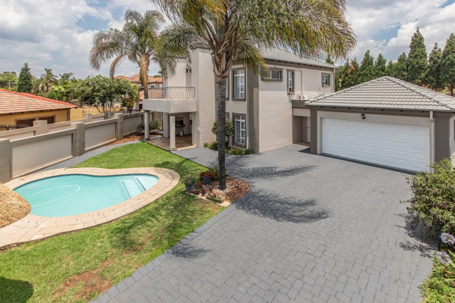  Bedroom Property for Sale in Ruimsig Gauteng