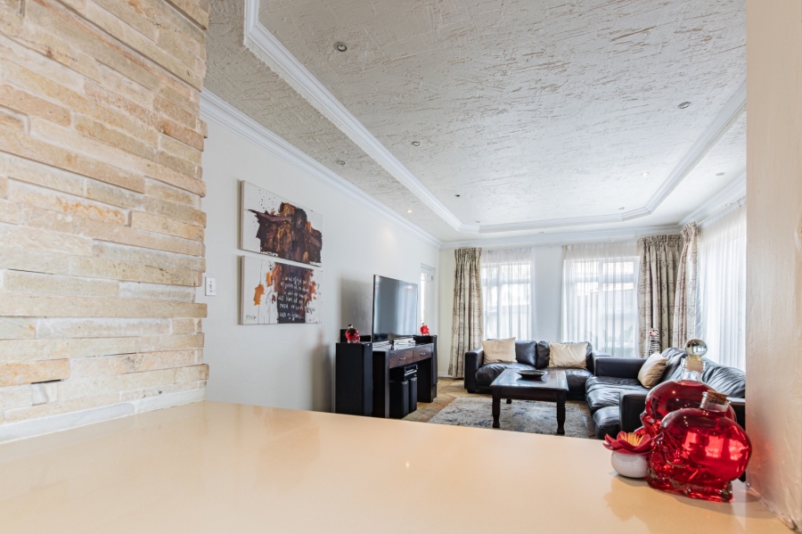  Bedroom Property for Sale in Ruimsig Gauteng