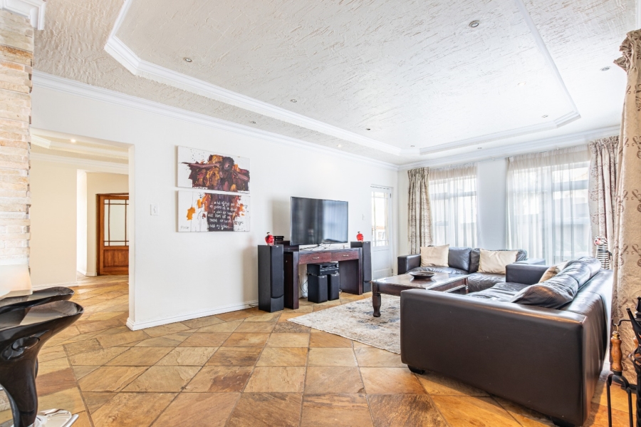  Bedroom Property for Sale in Ruimsig Gauteng