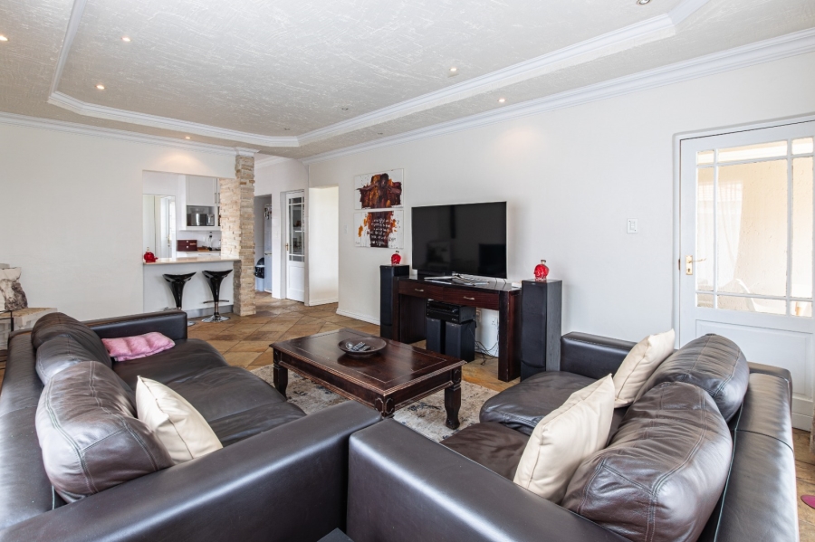  Bedroom Property for Sale in Ruimsig Gauteng