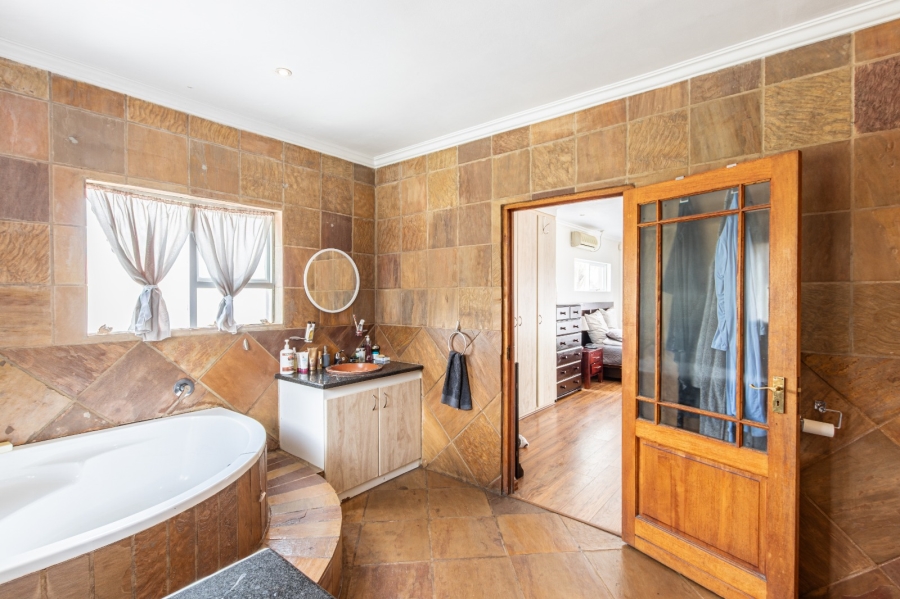  Bedroom Property for Sale in Ruimsig Gauteng