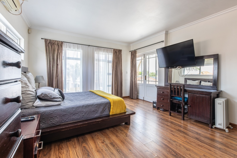  Bedroom Property for Sale in Ruimsig Gauteng