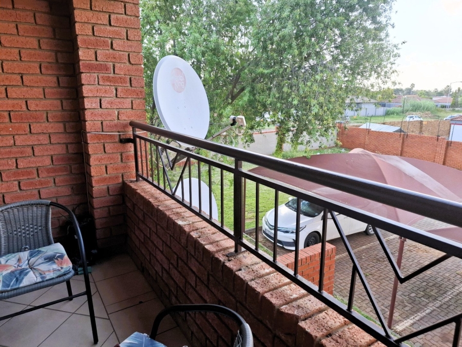 To Let 2 Bedroom Property for Rent in Karenpark Gauteng