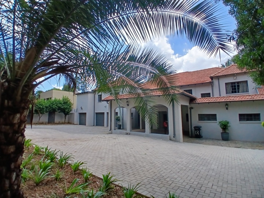 To Let 6 Bedroom Property for Rent in Houghton Estate Gauteng