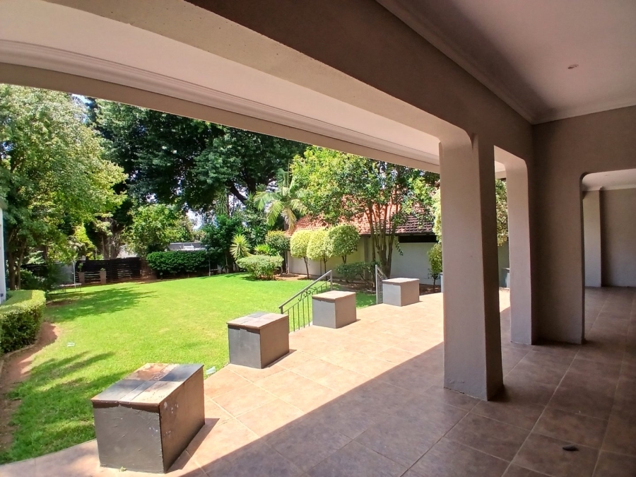 To Let 6 Bedroom Property for Rent in Houghton Estate Gauteng