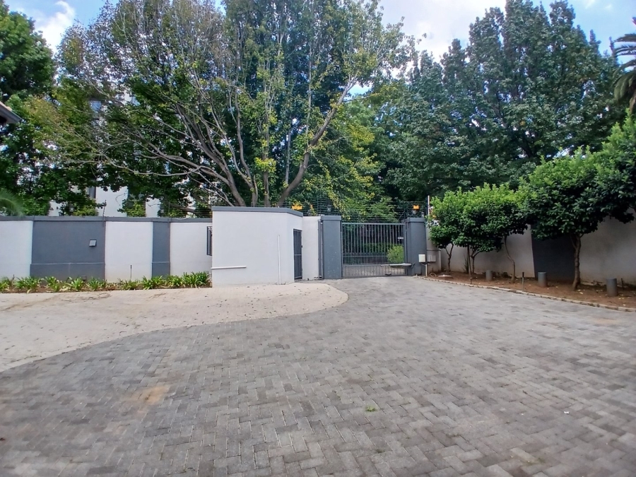 To Let 6 Bedroom Property for Rent in Houghton Estate Gauteng