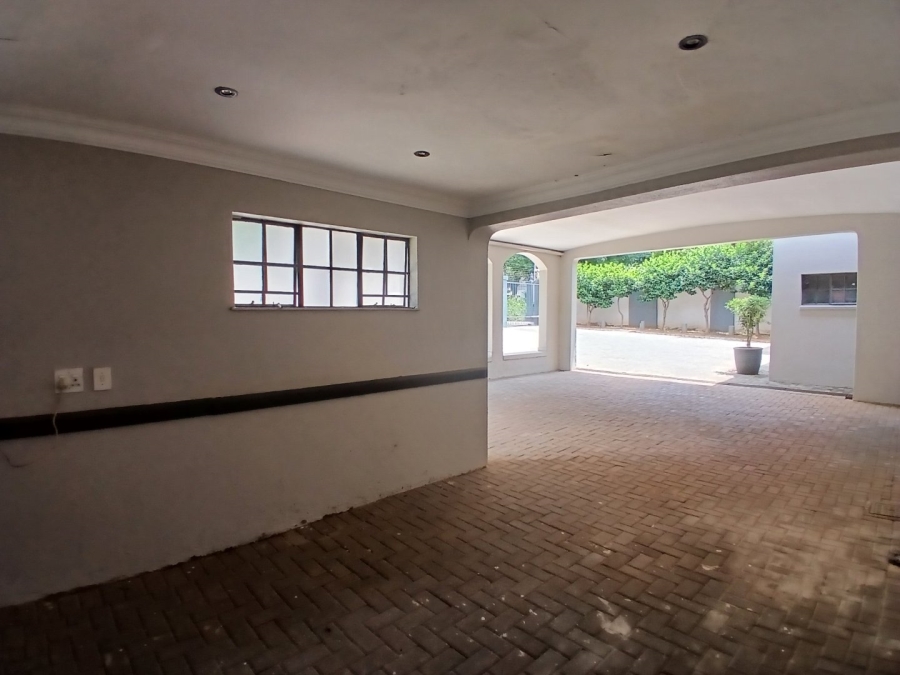 To Let 6 Bedroom Property for Rent in Houghton Estate Gauteng