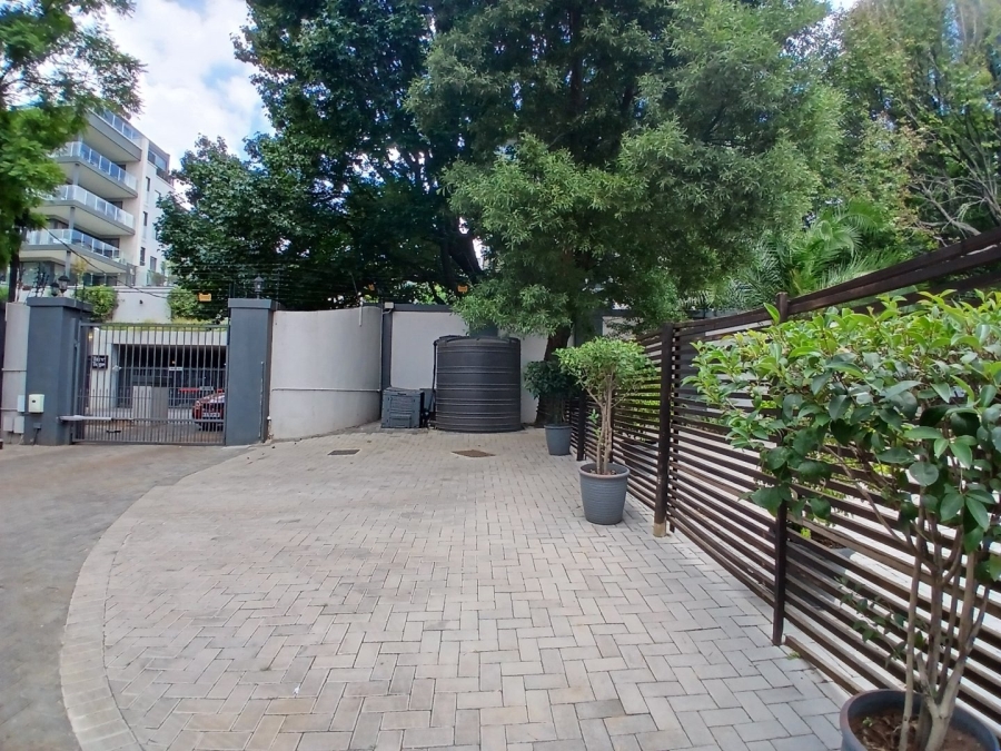 To Let 6 Bedroom Property for Rent in Houghton Estate Gauteng