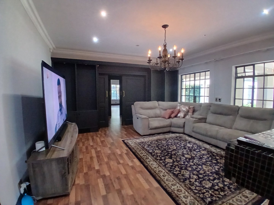 To Let 6 Bedroom Property for Rent in Houghton Estate Gauteng